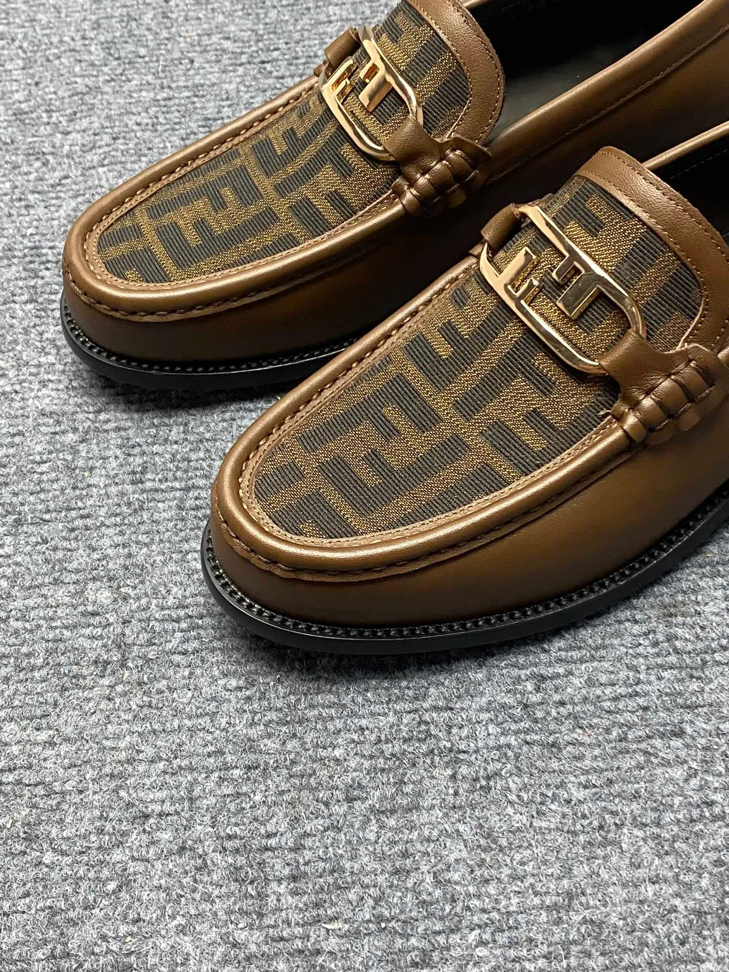 Men's Men's Shoes Men's Men's Shoes 💰900FENDI Fendi Men's Breathable and Comfortable Leather Shoes. Original development. The leather outsole is made of leather. Counters copy one to one. Imported counter cowhide. Imported water dyes cattle. 38 to 44. (45.46. can be ordered. 47.